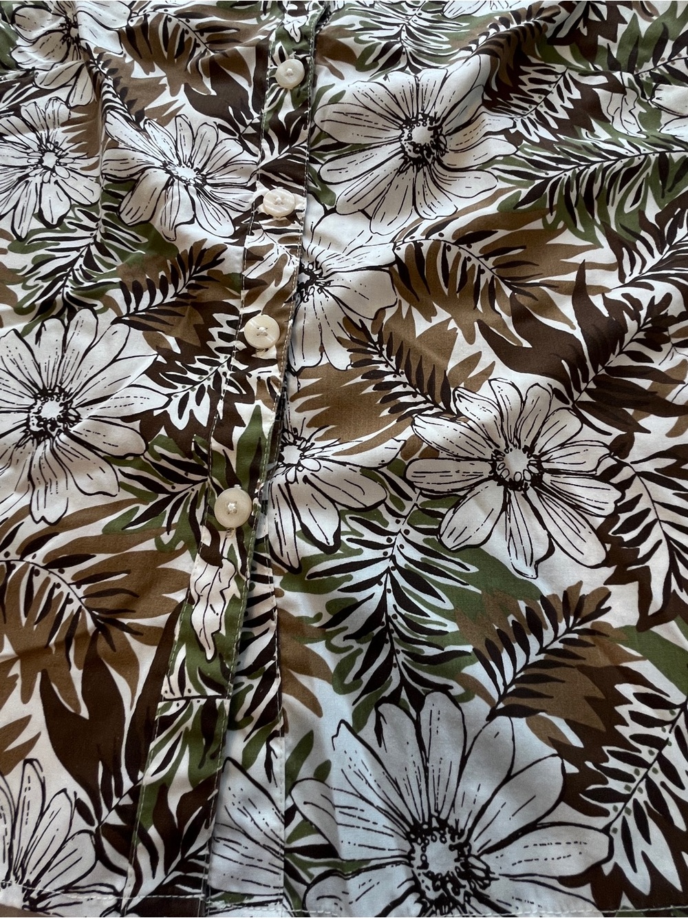 White Stag Sleeveless Floral Button-Front Top in White, Brown,Olive size M(8-10) - Picture 8 of 8